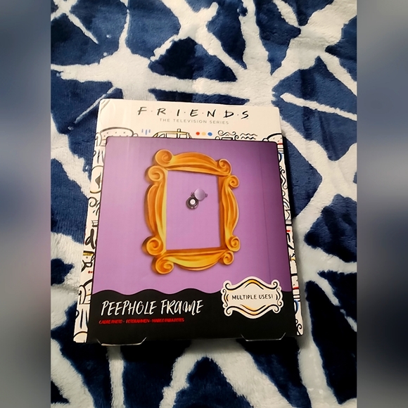 New Friends TV Show Yellow Peephole Door Picture Frame Hanger Monica's AptBran - Picture 1 of 5